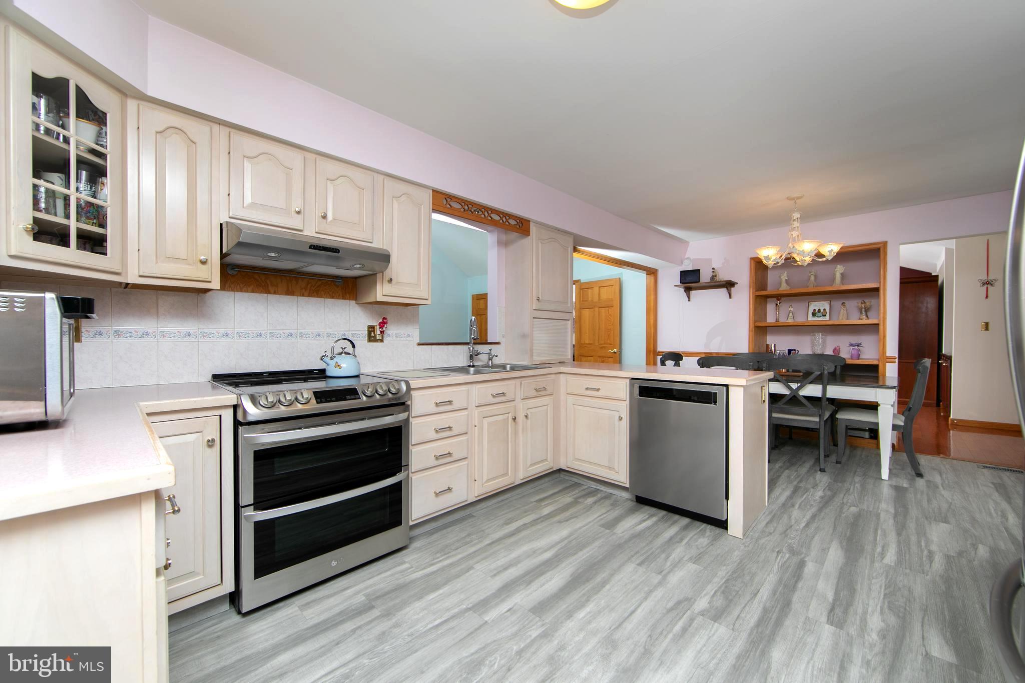 21 Golf Drive Hammonton, NJ 08037 - Photo 4 of 54 Kitchen with high end appliances