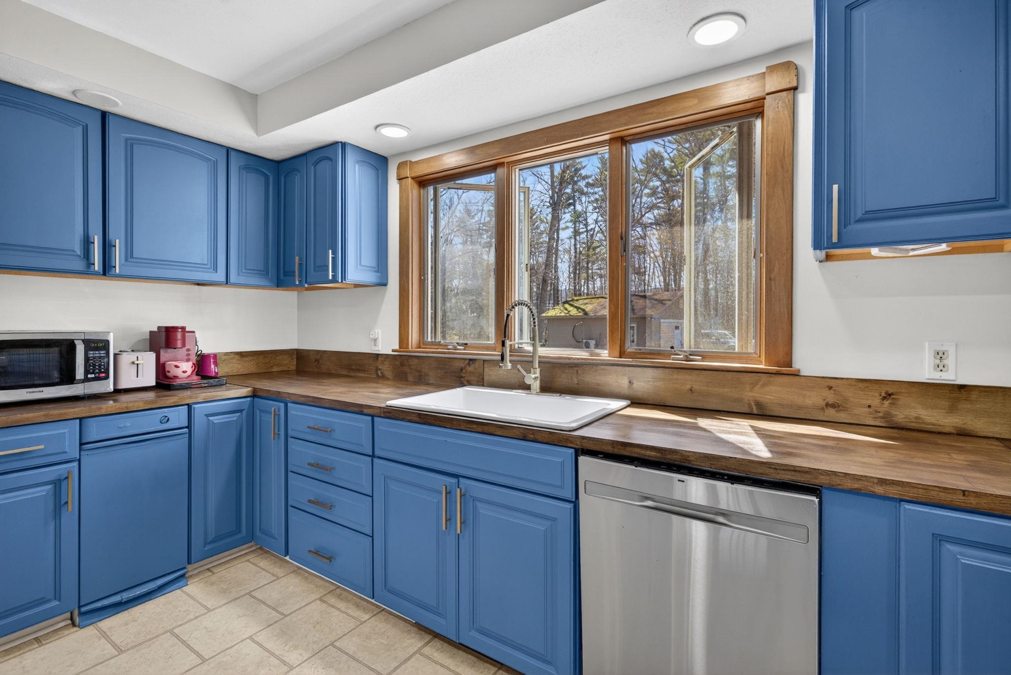 314 Wentworth Road Brookfield, NH 03872 - Photo 11 of 44