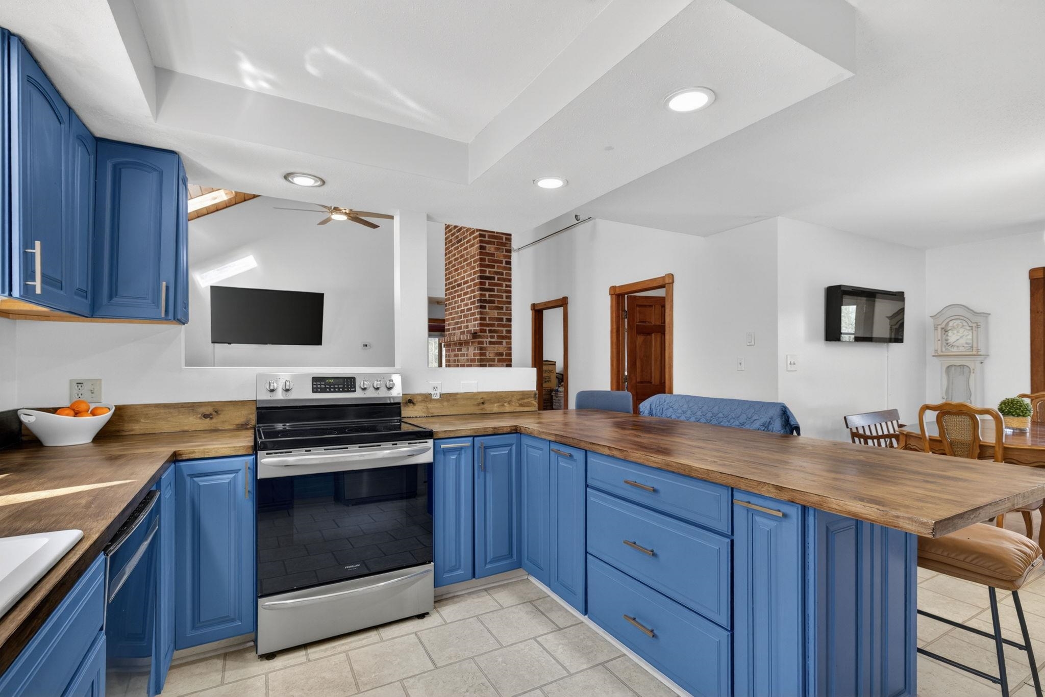 314 Wentworth Road Brookfield, NH 03872 - Photo 12 of 44