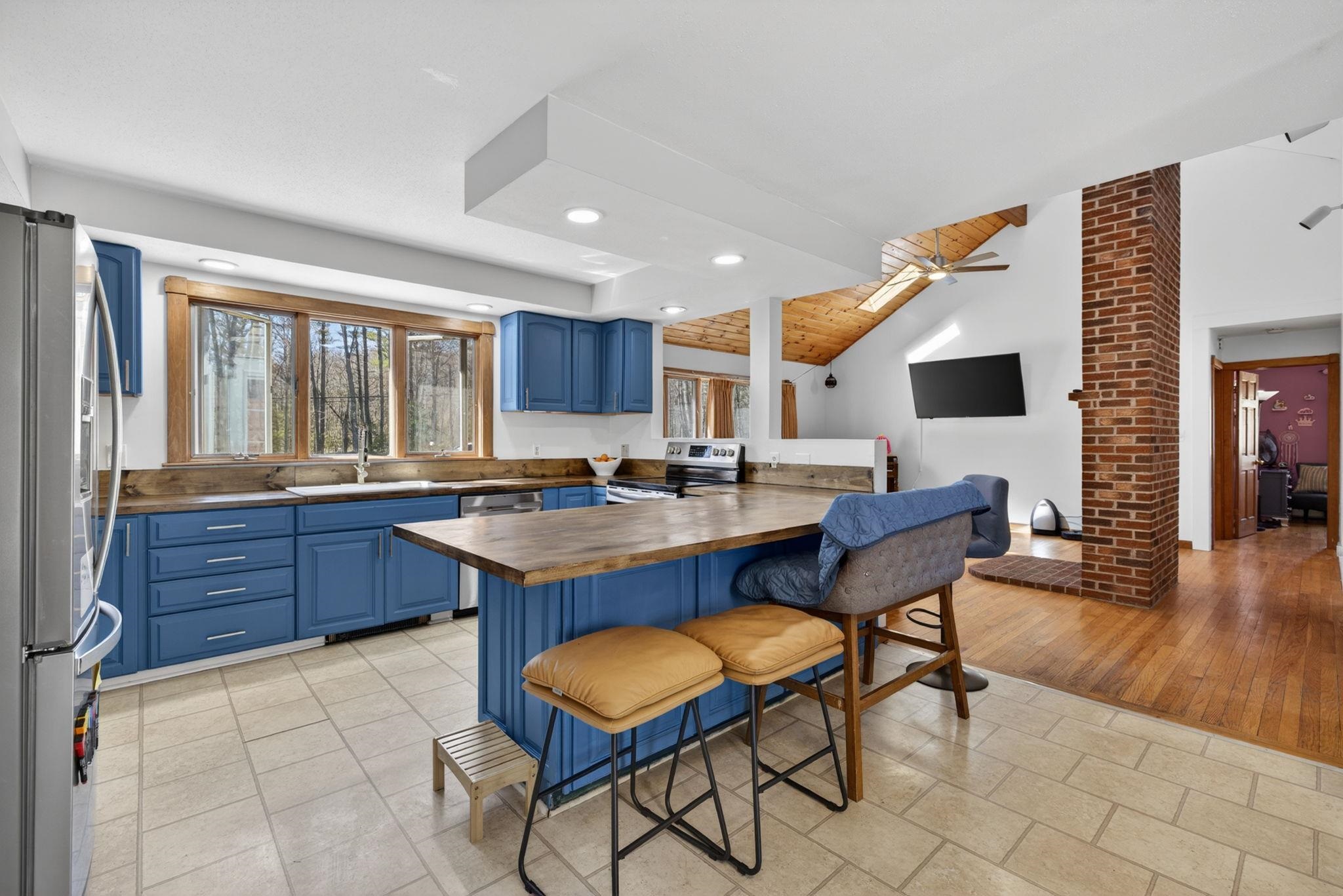 314 Wentworth Road Brookfield, NH 03872 - Photo 13 of 44