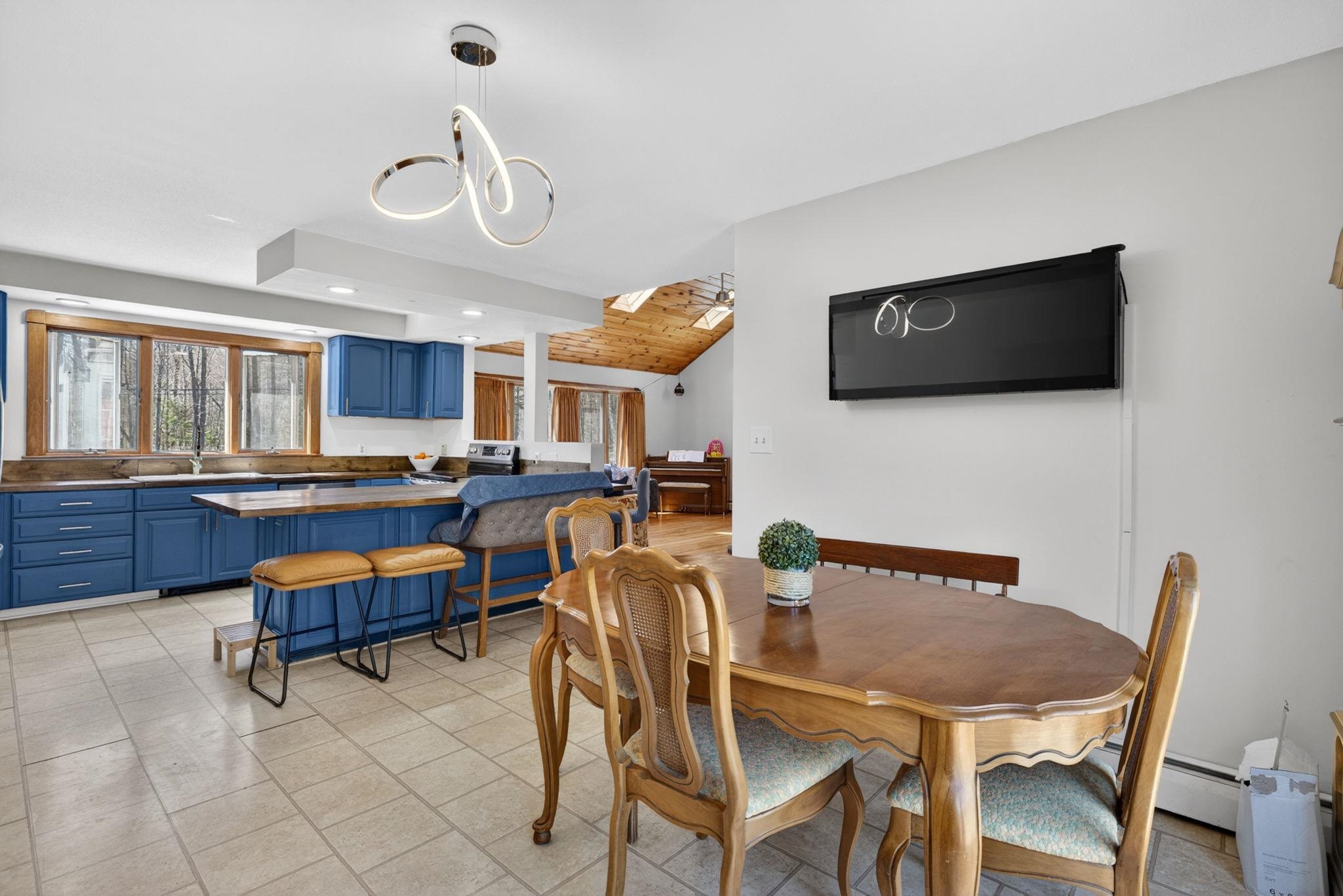 314 Wentworth Road Brookfield, NH 03872 - Photo 2 of 44