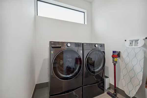 $6,500 | 711 Memorial Heights Drive, Houston, TX 77007