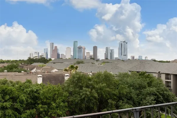$6,500 | 711 Memorial Heights Drive, Houston, TX 77007