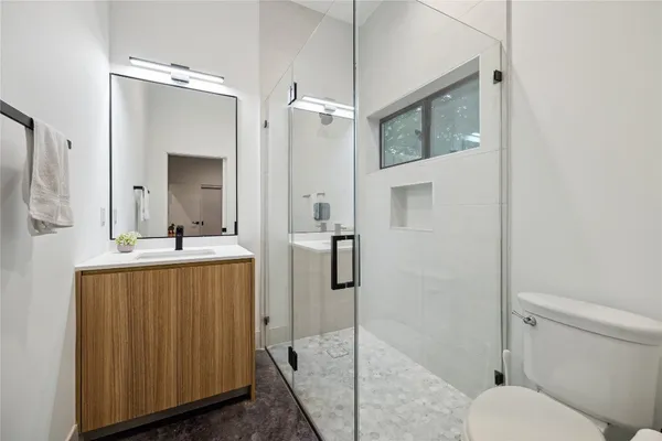 $6,500 | 711 Memorial Heights Drive, Houston, TX 77007