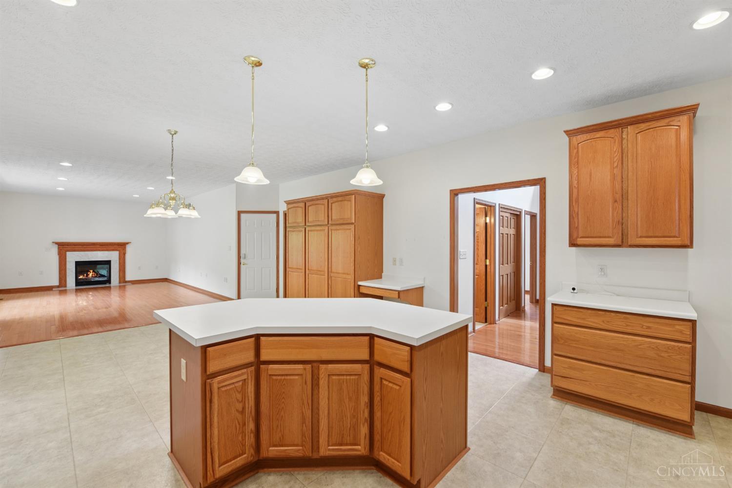 1109 Asbury Road Cincinnati, OH 45255 - Photo 16 of 69