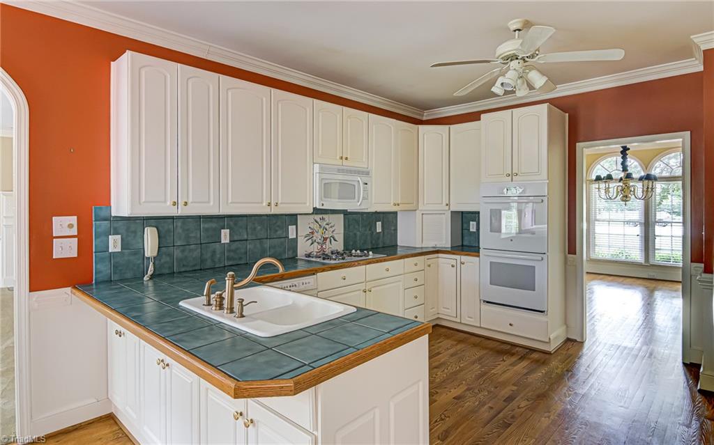 1531 Carters Grove Road Clemmons, NC 27012 - Photo 15 of 35 Spacious Kitchen off the dining room