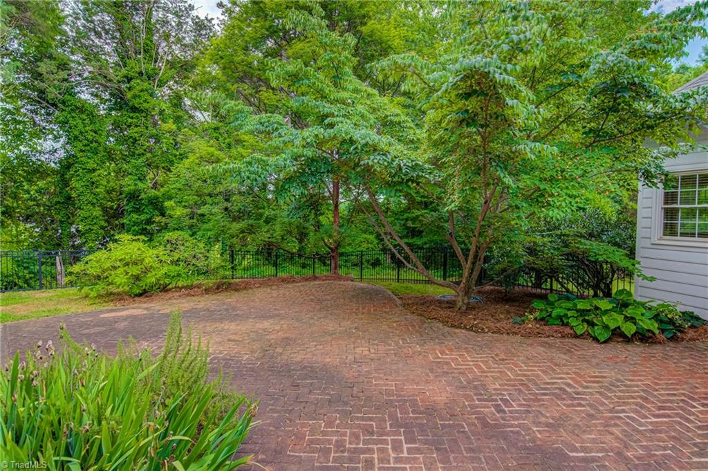 1531 Carters Grove Road Clemmons, NC 27012 - Photo 33 of 35 Patio garden area is fenced in.
