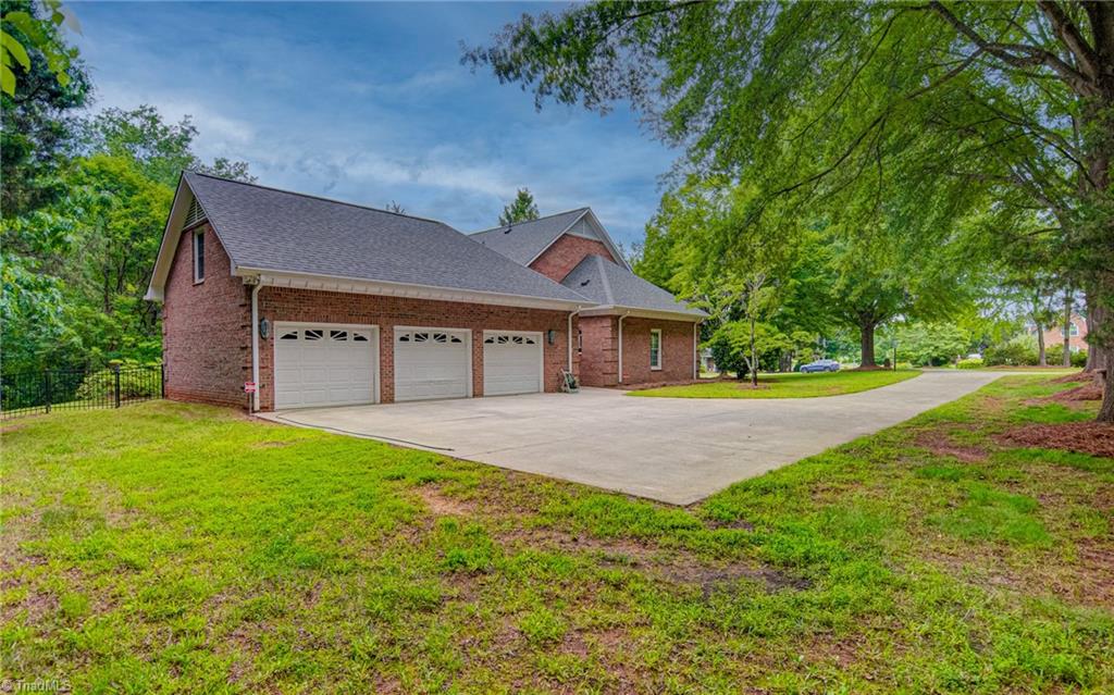 1531 Carters Grove Road Clemmons, NC 27012 - Photo 6 of 35 Three car main level garages