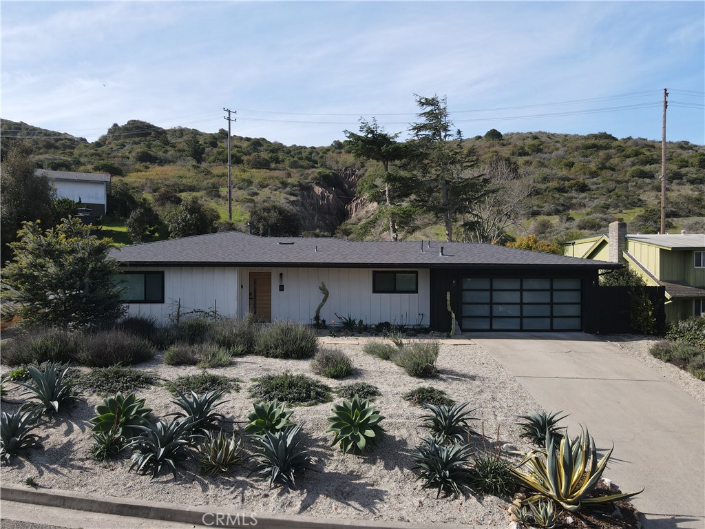 6 Santa Clara Drive Lompoc, CA 93436 - Photo 33 of 40 a backyard of a house with lots of green space