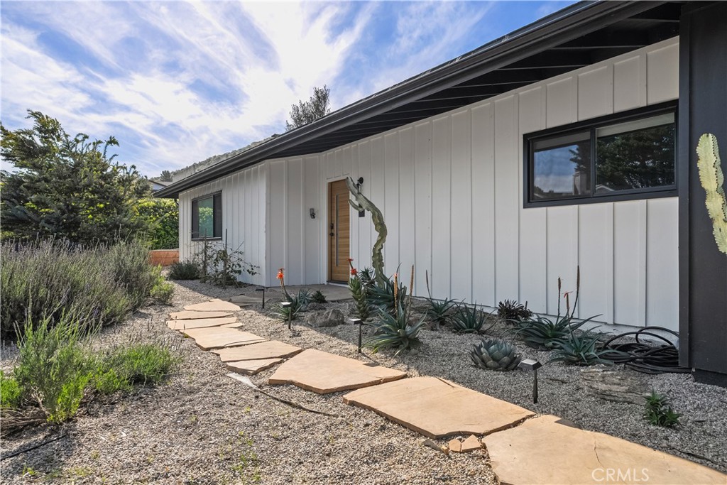 6 Santa Clara Drive Lompoc, CA 93436 - Photo 4 of 40 a backyard of a house with a garden