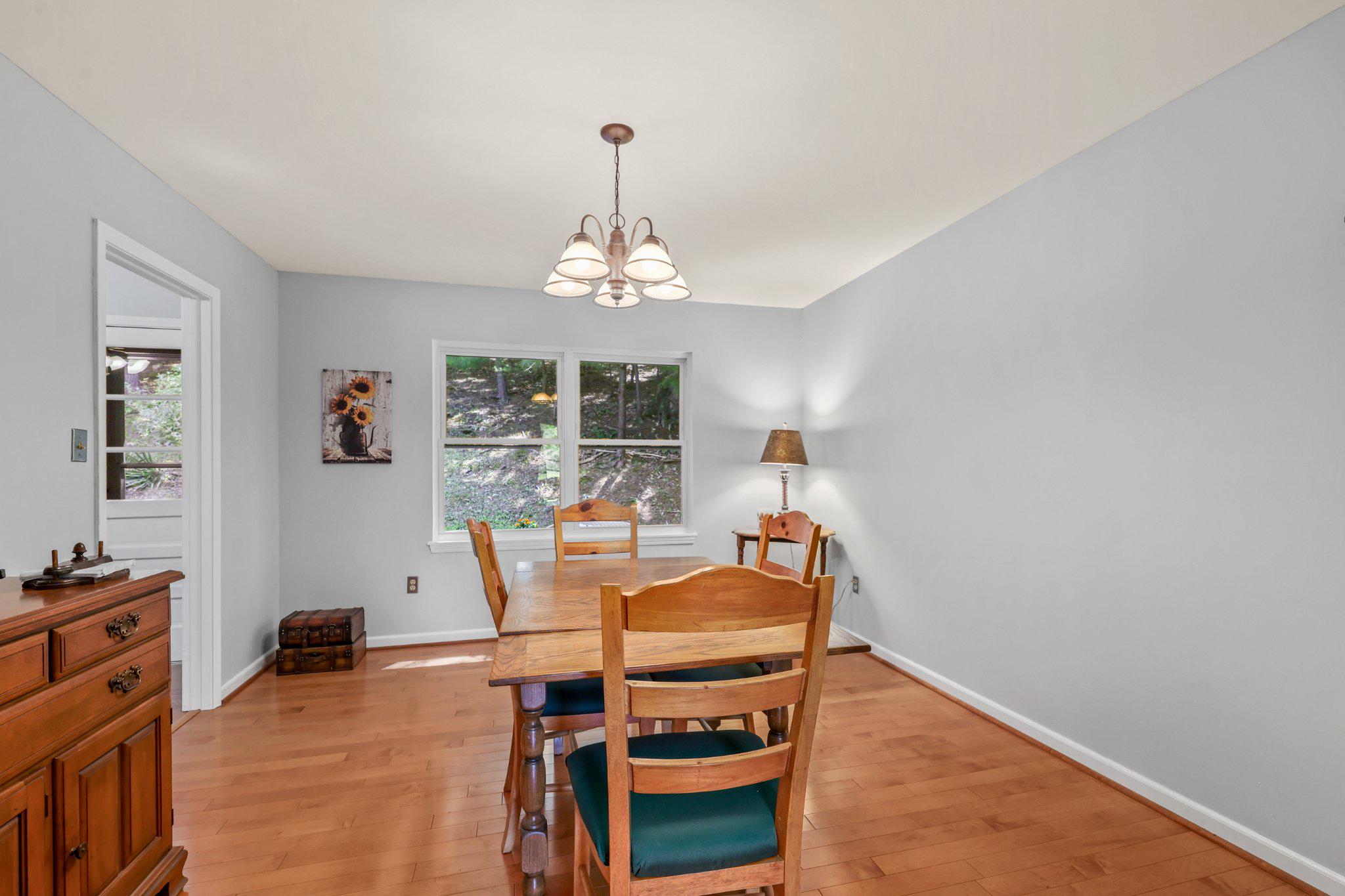 7357 Auburn Mill Road Warrenton, VA 20187 - Photo 8 of 35 Bright dining space w/new hardwood floors.