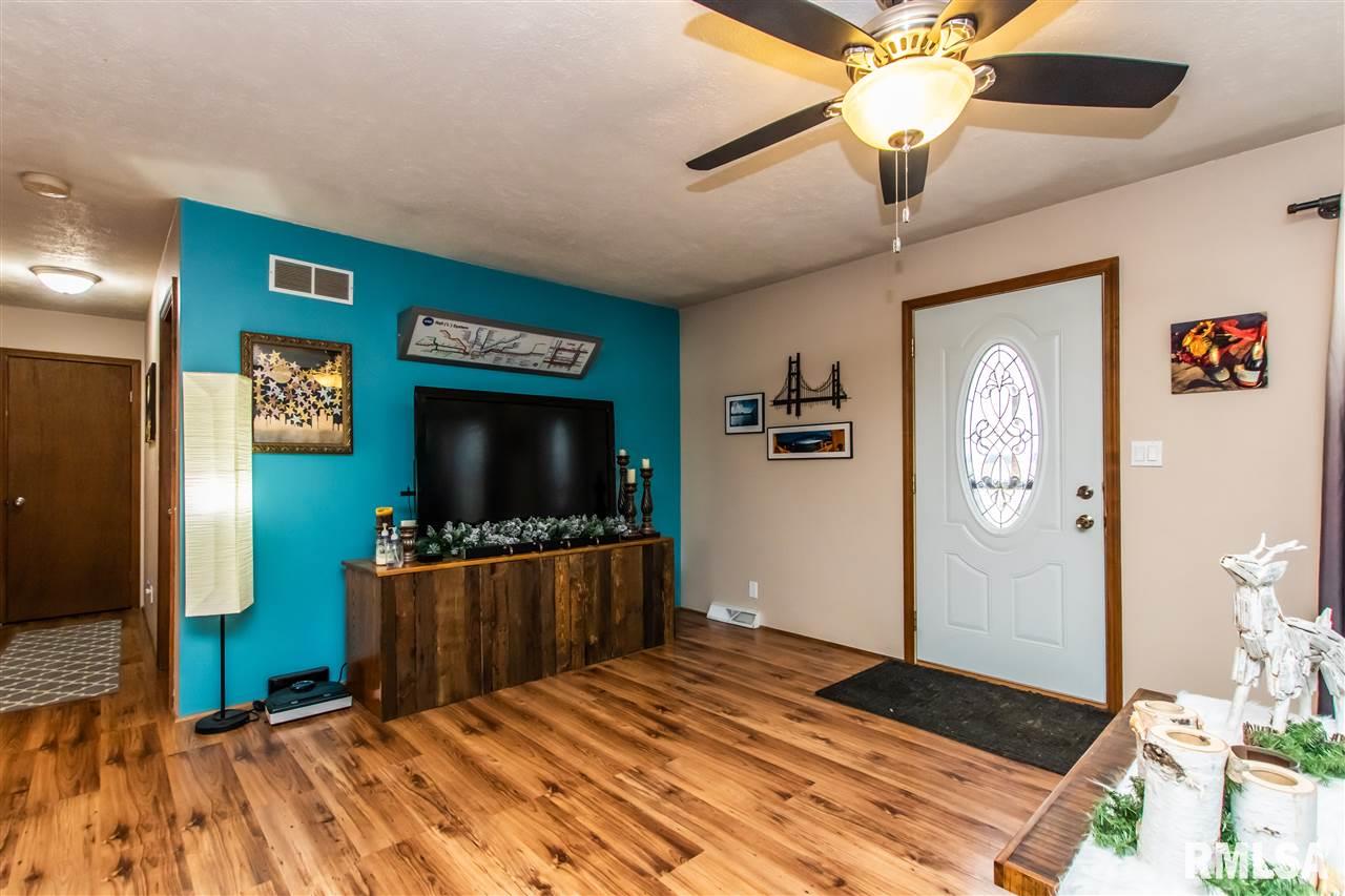 1559 Hickory Point Road Metamora, IL 61548 - Photo 6 of 25