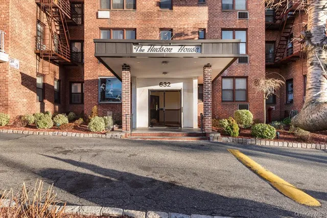 $207,500 | 632 Warburton Avenue, Unit 6K, Yonkers, NY 10701