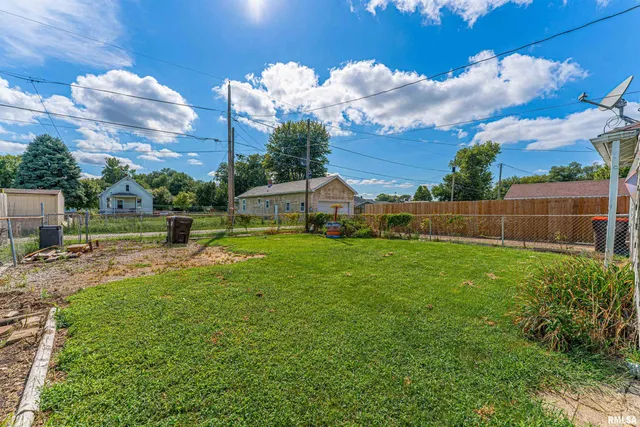 $105,000 | 1025 Broadway Street, Lincoln, IL 62656