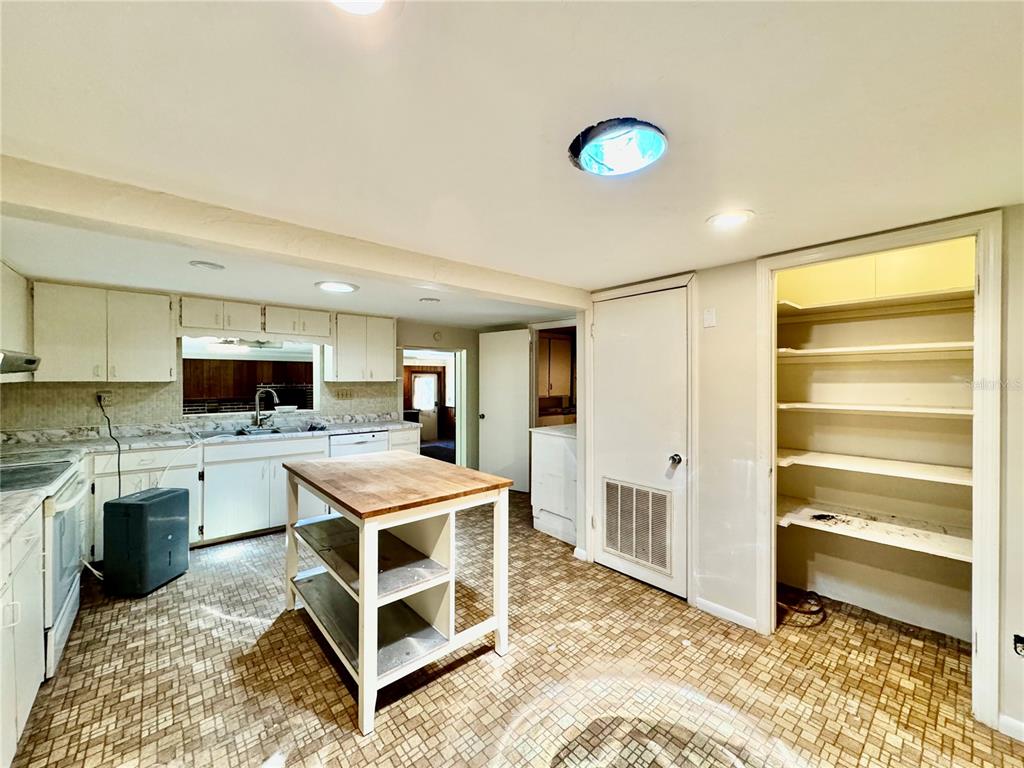 1335 40th Street Sarasota, FL 34234 - Photo 35 of 50 a room with furniture and a flat screen tv