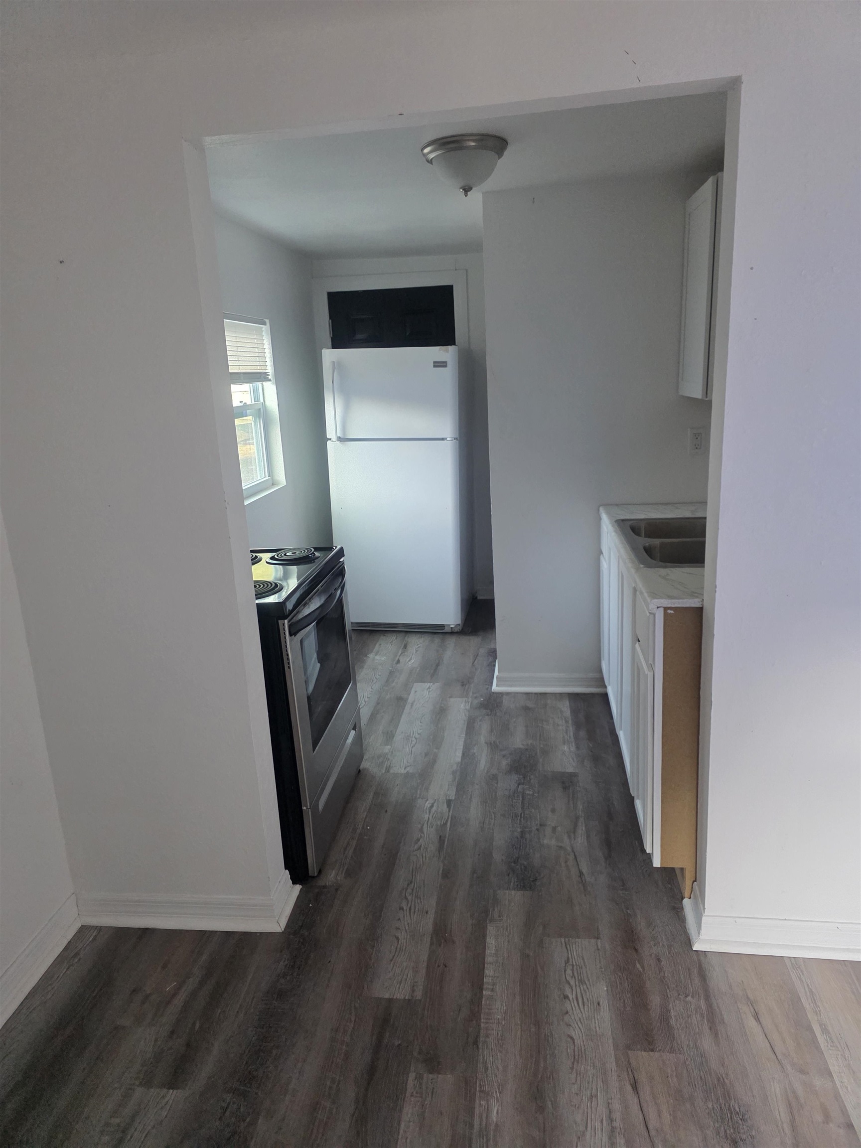 2189 Benedict Road Jacksonville, FL 32209 - Photo 13 of 19 a view of hallway with wooden floor