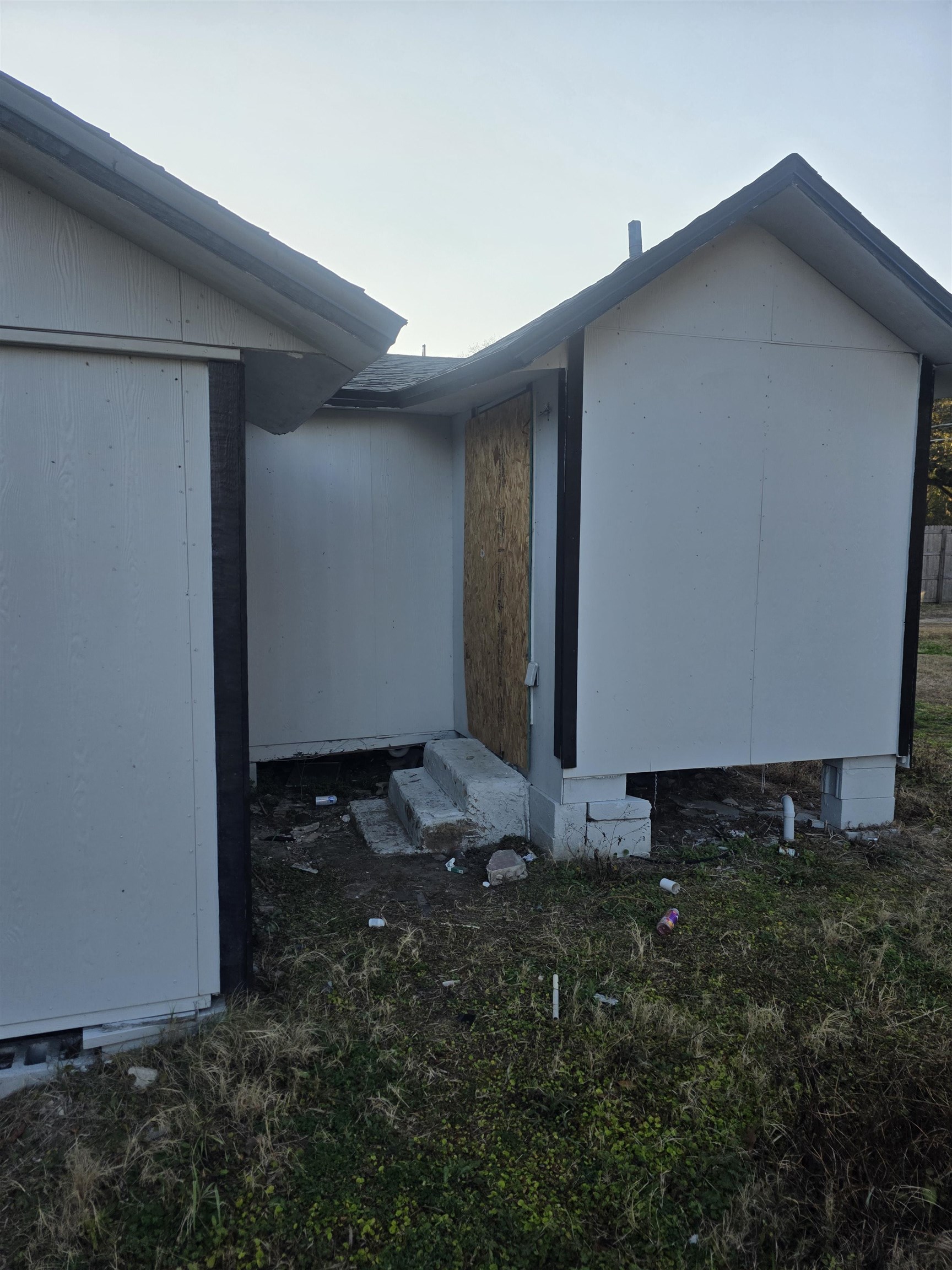 2189 Benedict Road Jacksonville, FL 32209 - Photo 4 of 19 View of side of property featuring entry steps