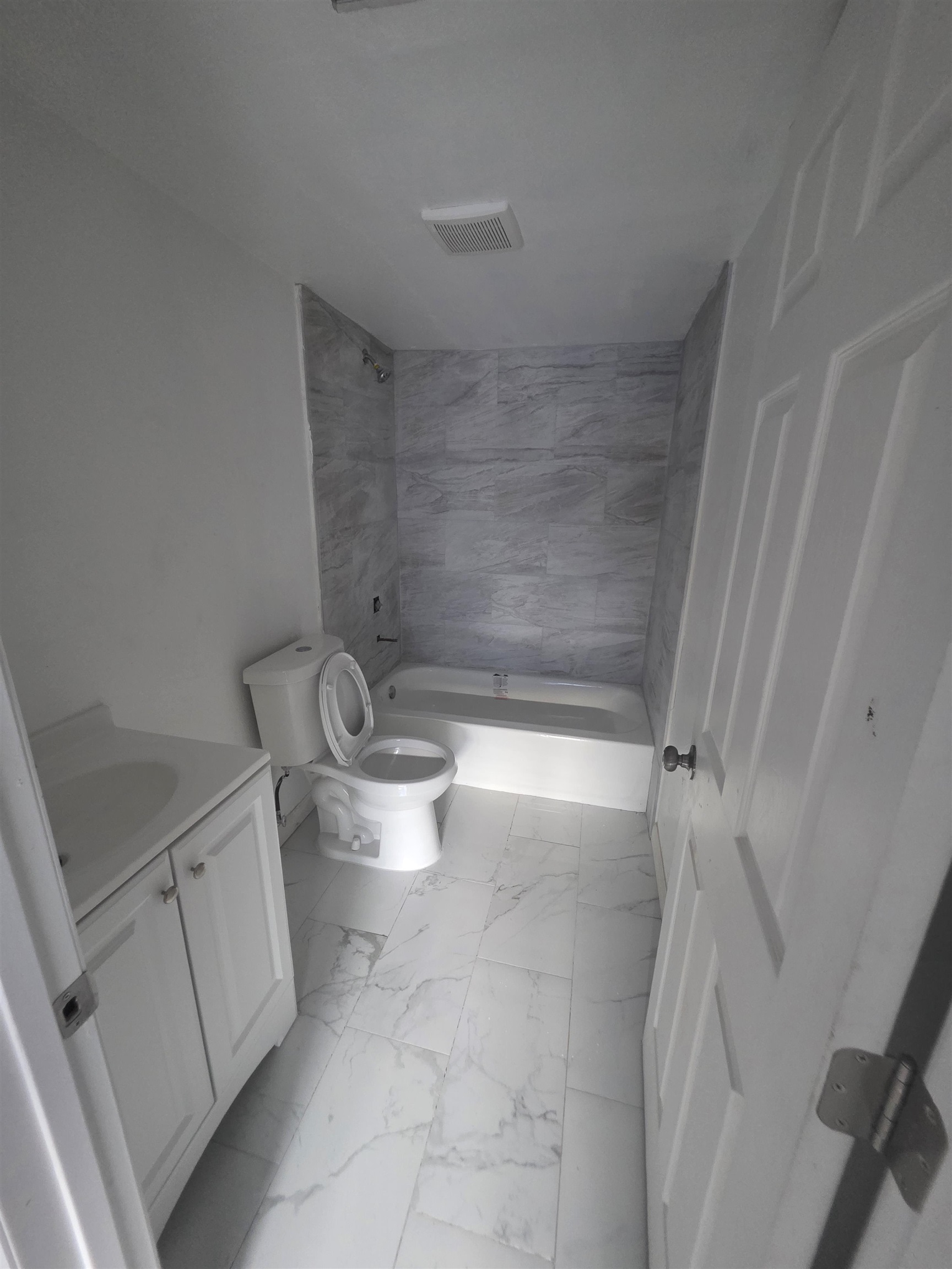 2189 Benedict Road Jacksonville, FL 32209 - Photo 8 of 19 a bathroom with a toilet and a shower