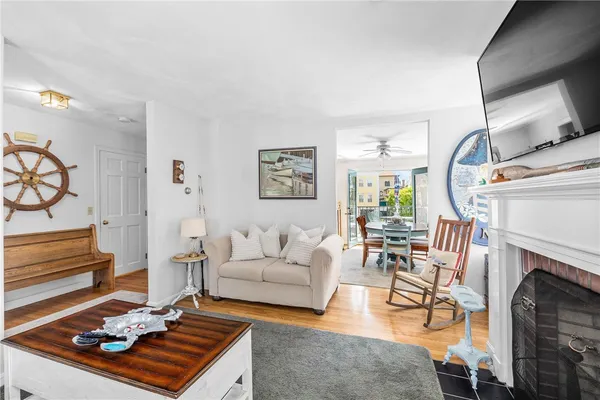 $2,975 | 93 Mill Street, Unit B, Newport, RI 02840