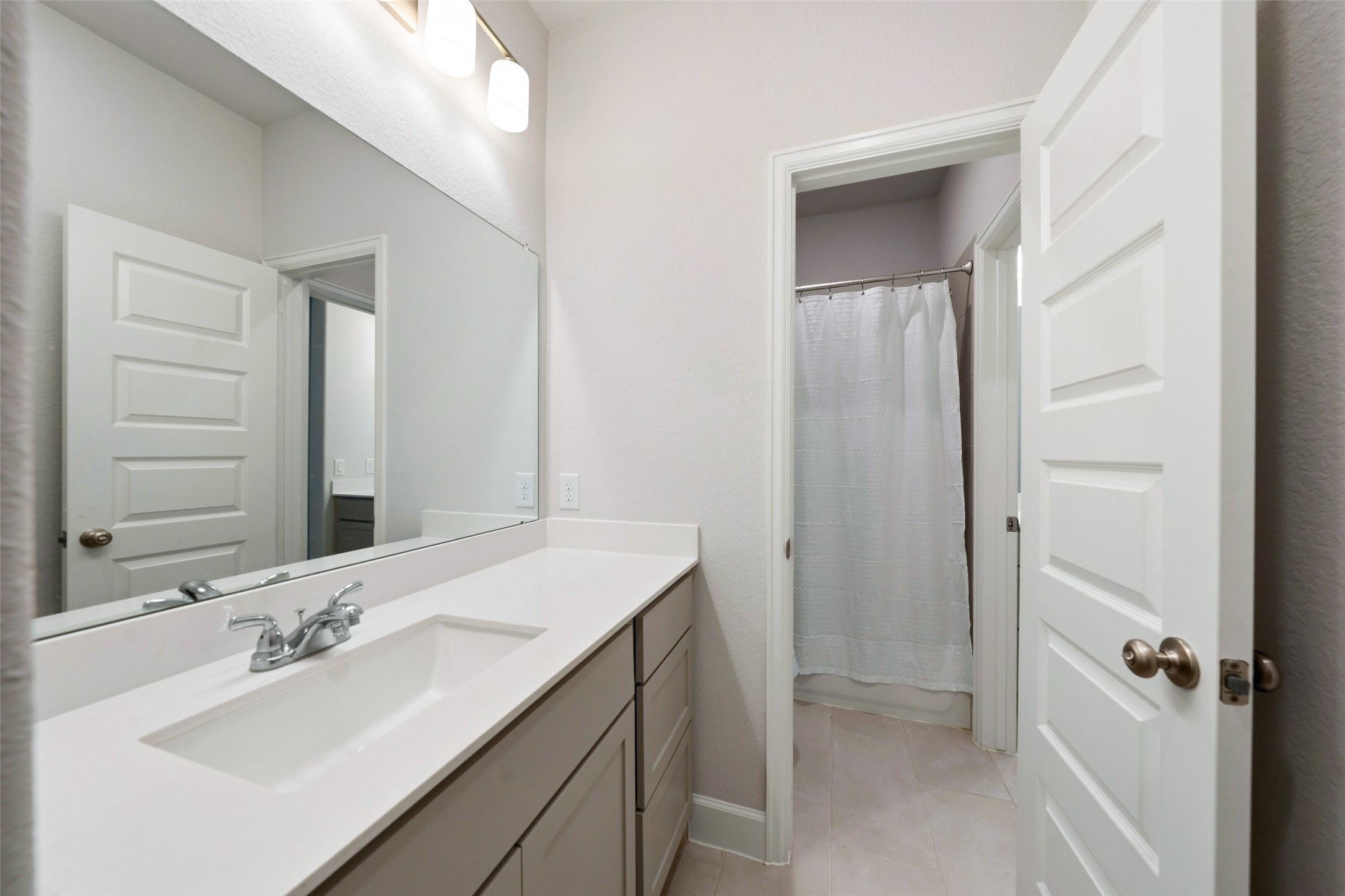 116 Stephens Ridge Lane Montgomery, TX 77316 - Photo 38 of 45 Jack and jill bath upstairs