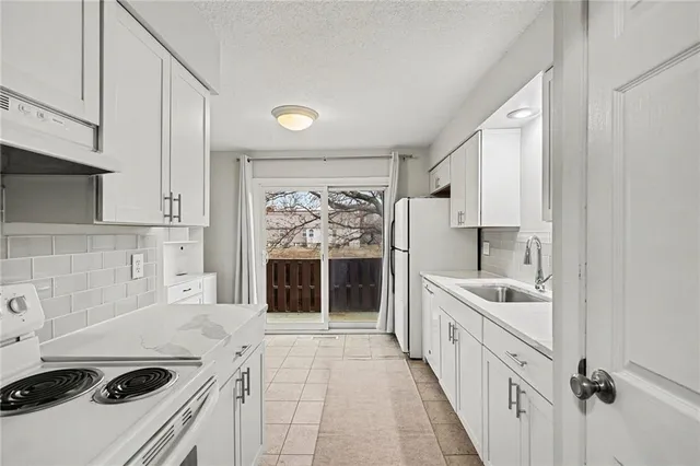 $145,000 | 3301 Bridge Manor Drive, Kansas City, MO 64137