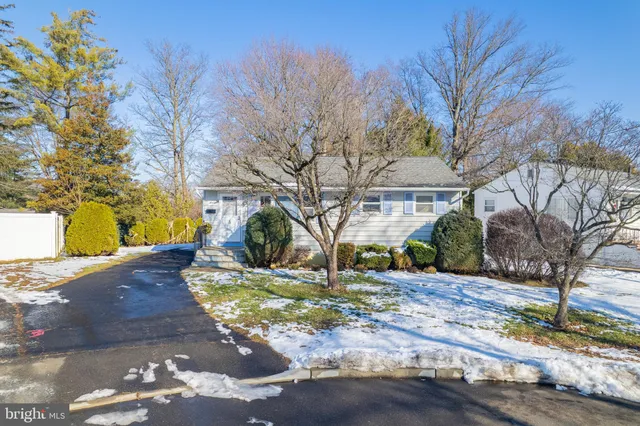 $425,000 | 5 Rocky Brook Court, Hightstown, NJ 08520