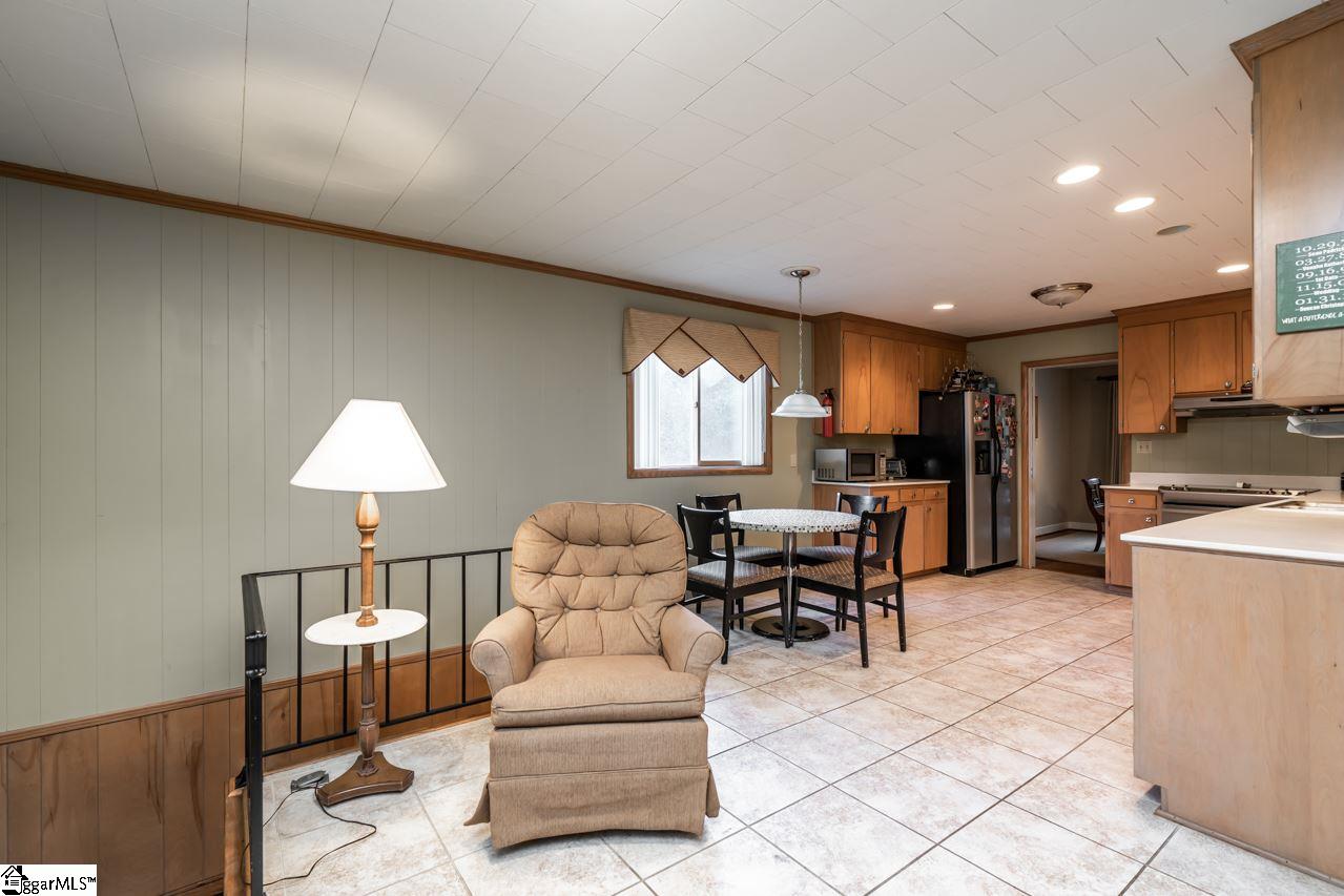 212 York Street Clinton, SC 29325 - Photo 8 of 36 Gallery Image 8