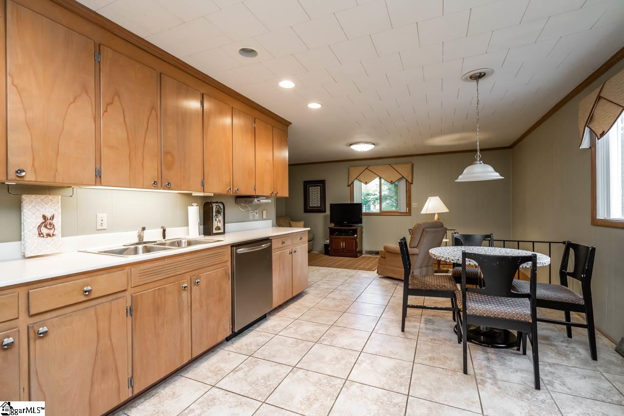212 York Street Clinton, SC 29325 - Photo 10 of 36 Gallery Image 10