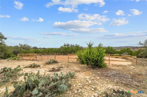 $699,900 | 401 Ranchview Drive, Johnson City, TX 78636
