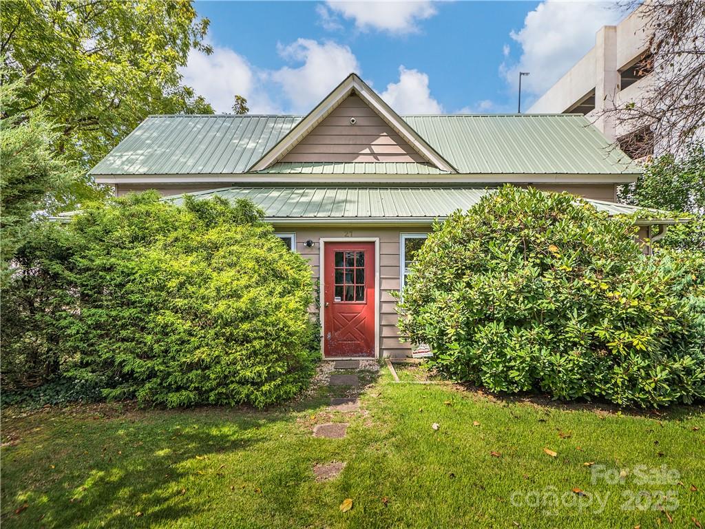 21 Pearl Street Asheville, NC 28801 - Photo 2 of 26 front view of a house with a yard