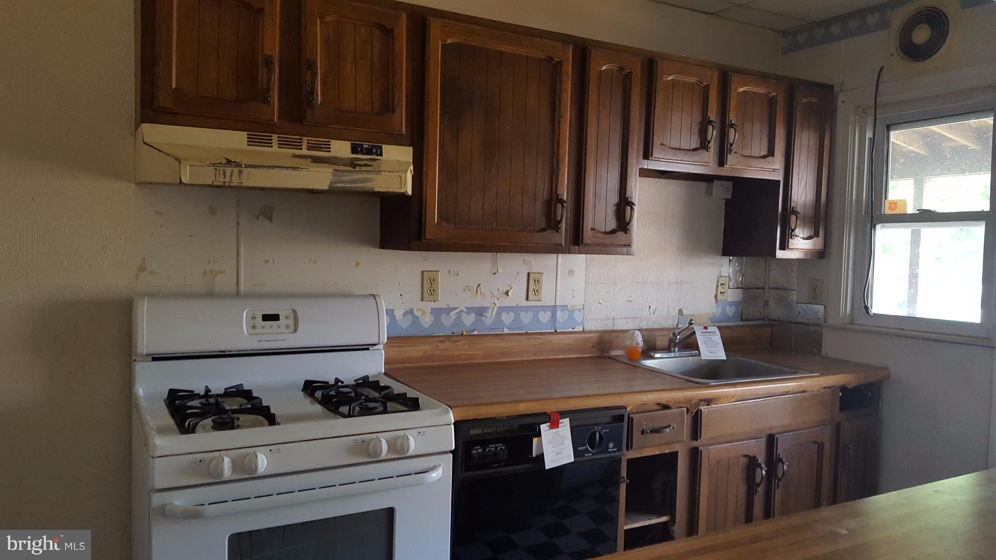 2207 Vailthorn Road Baltimore, MD 21220 - Photo 9 of 23 Kitchen