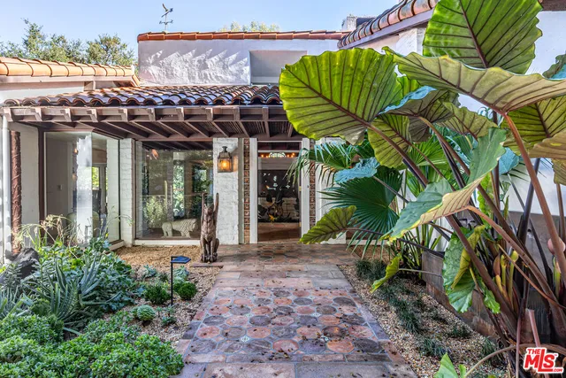 a view of a house with porch and sitting area