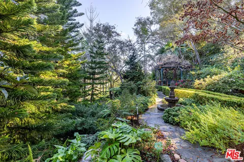 $4,495,000 | 13166 Boca De Canon Lane, Los Angeles, CA 90049