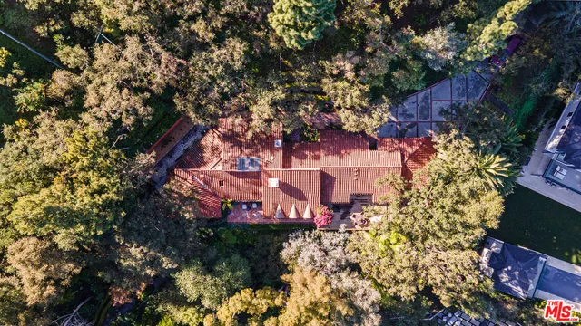 a view of a house with a tree