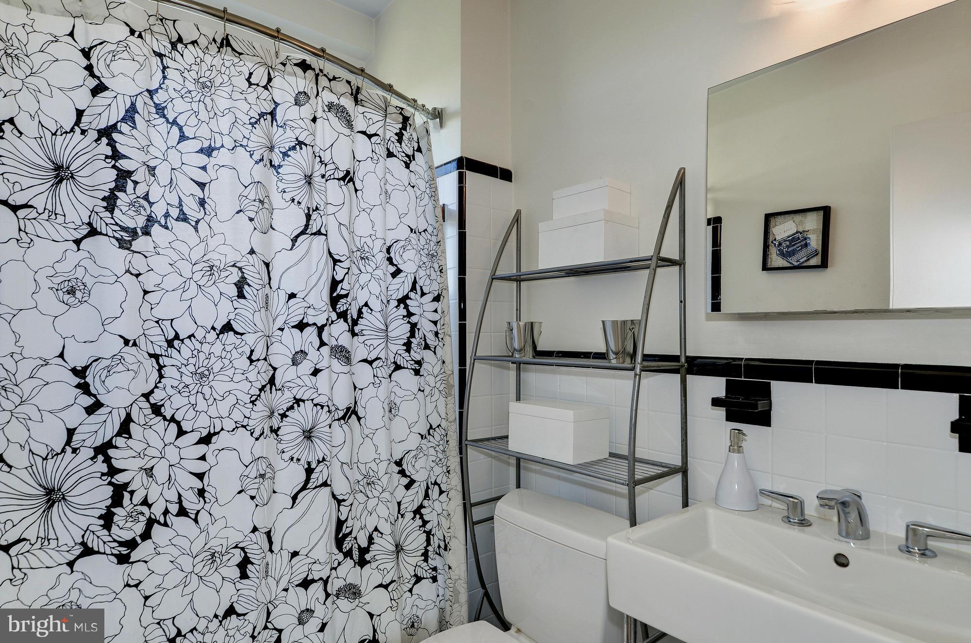 3025 Ontario Road Northwest, Unit 508 Washington, DC 20009 - Photo 6 of 8 Bath