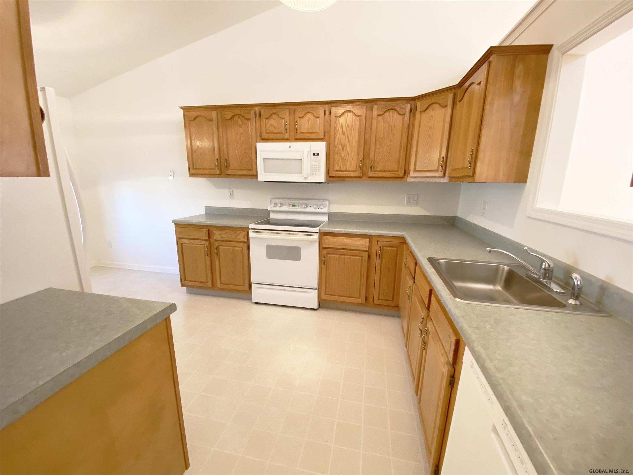 125 Harvard Road Colonie, NY 12189 - Photo 12 of 71 Photo 12
