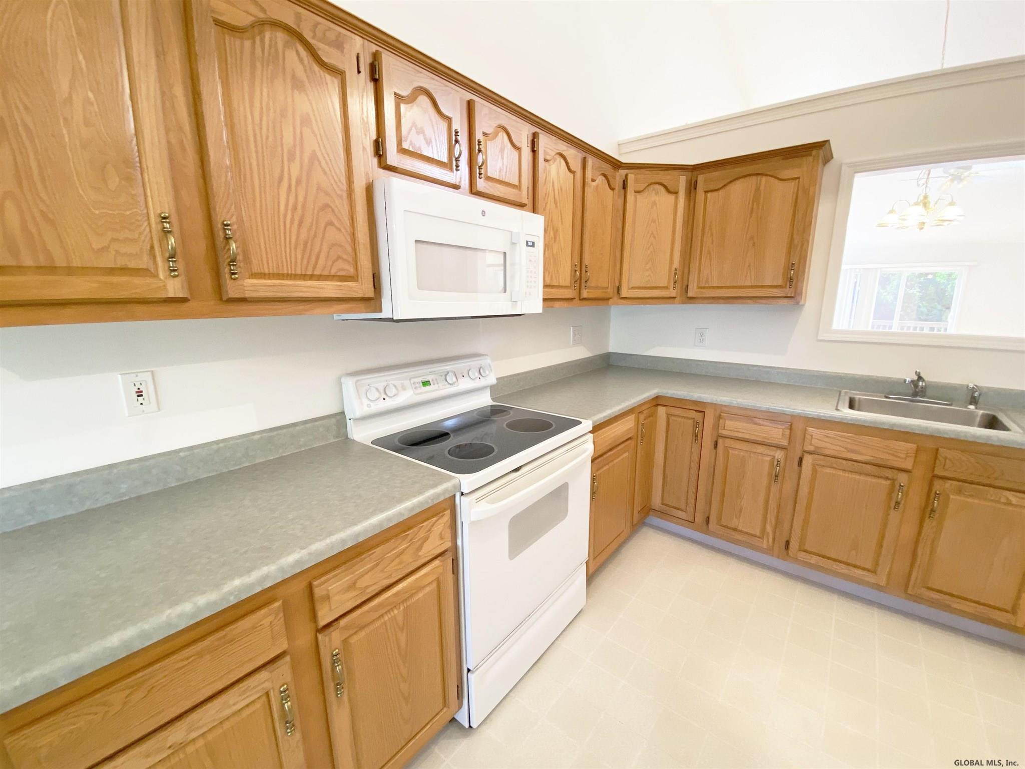 125 Harvard Road Colonie, NY 12189 - Photo 15 of 71 Photo 15