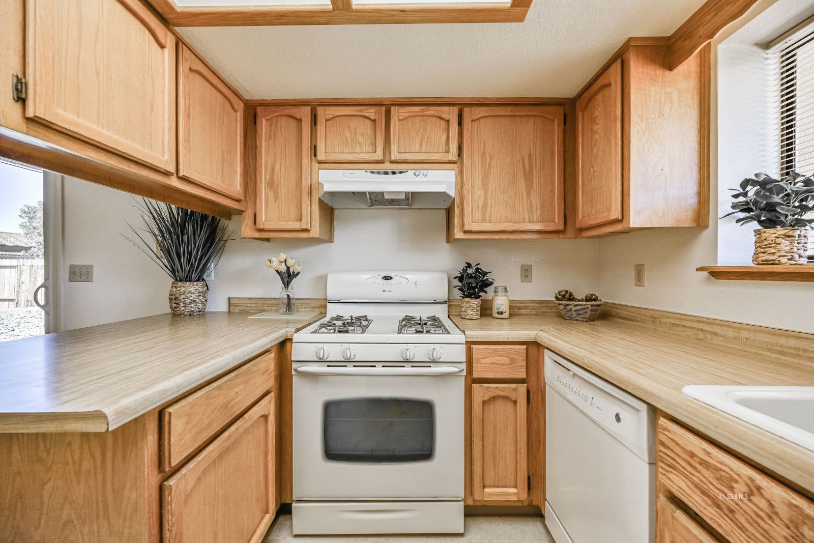 616 Ginger Avenue Ridgecrest, CA 93555 - Photo 7 of 38