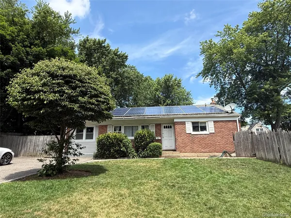 $635,000 | 45 Oakley Drive, Huntington Station, NY 11746