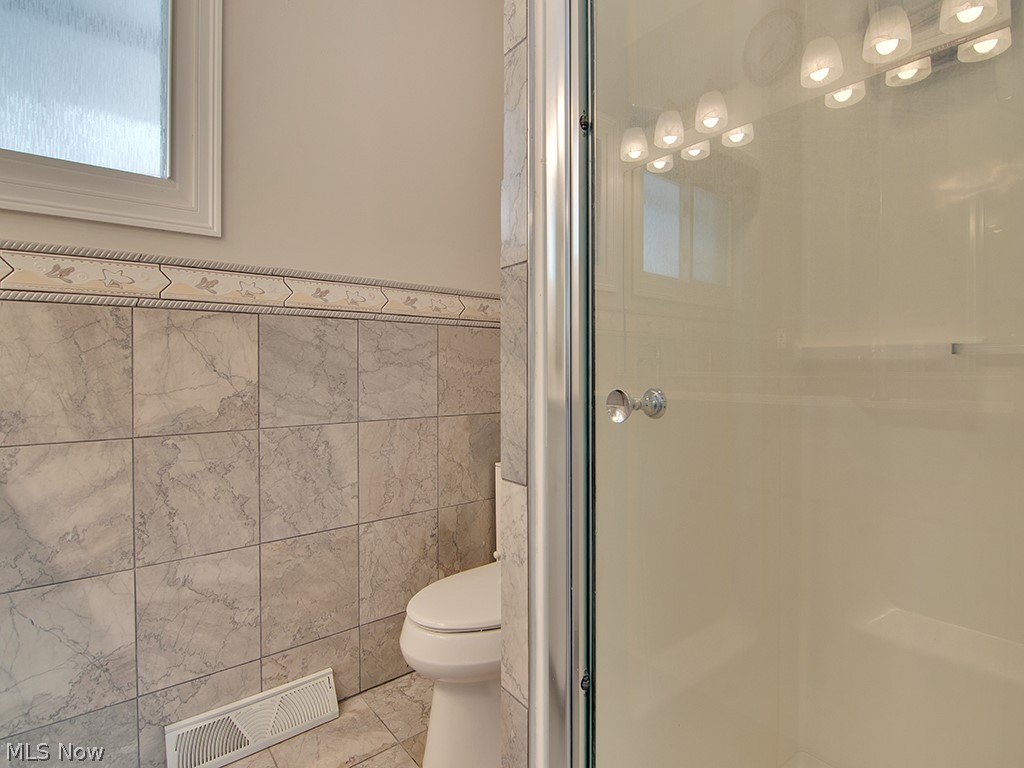 860 Ford Road Cleveland, OH 44143 - Photo 15 of 26