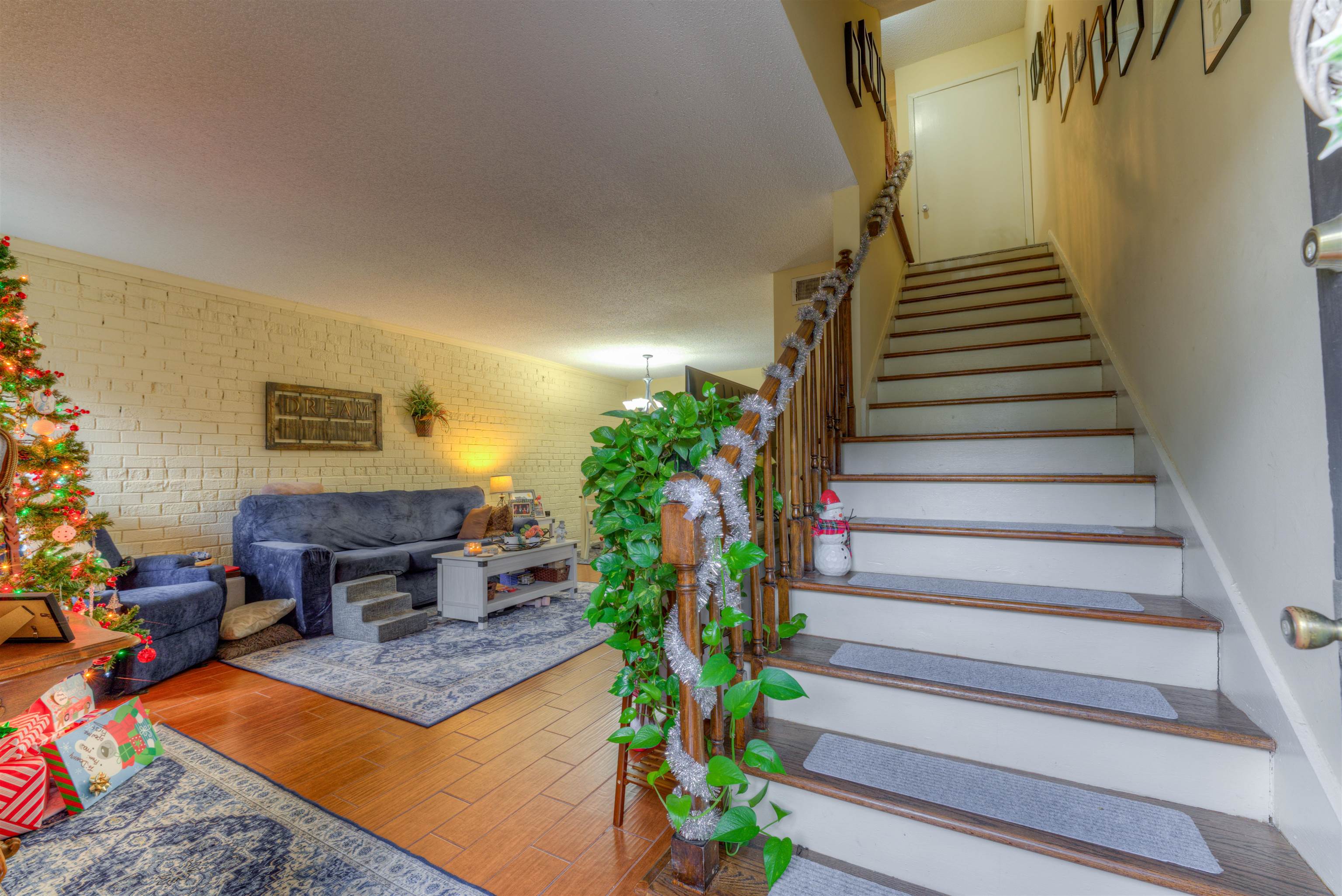 997 June Road Memphis, TN 38119 - Photo 11 of 30 a view of entryway and hall