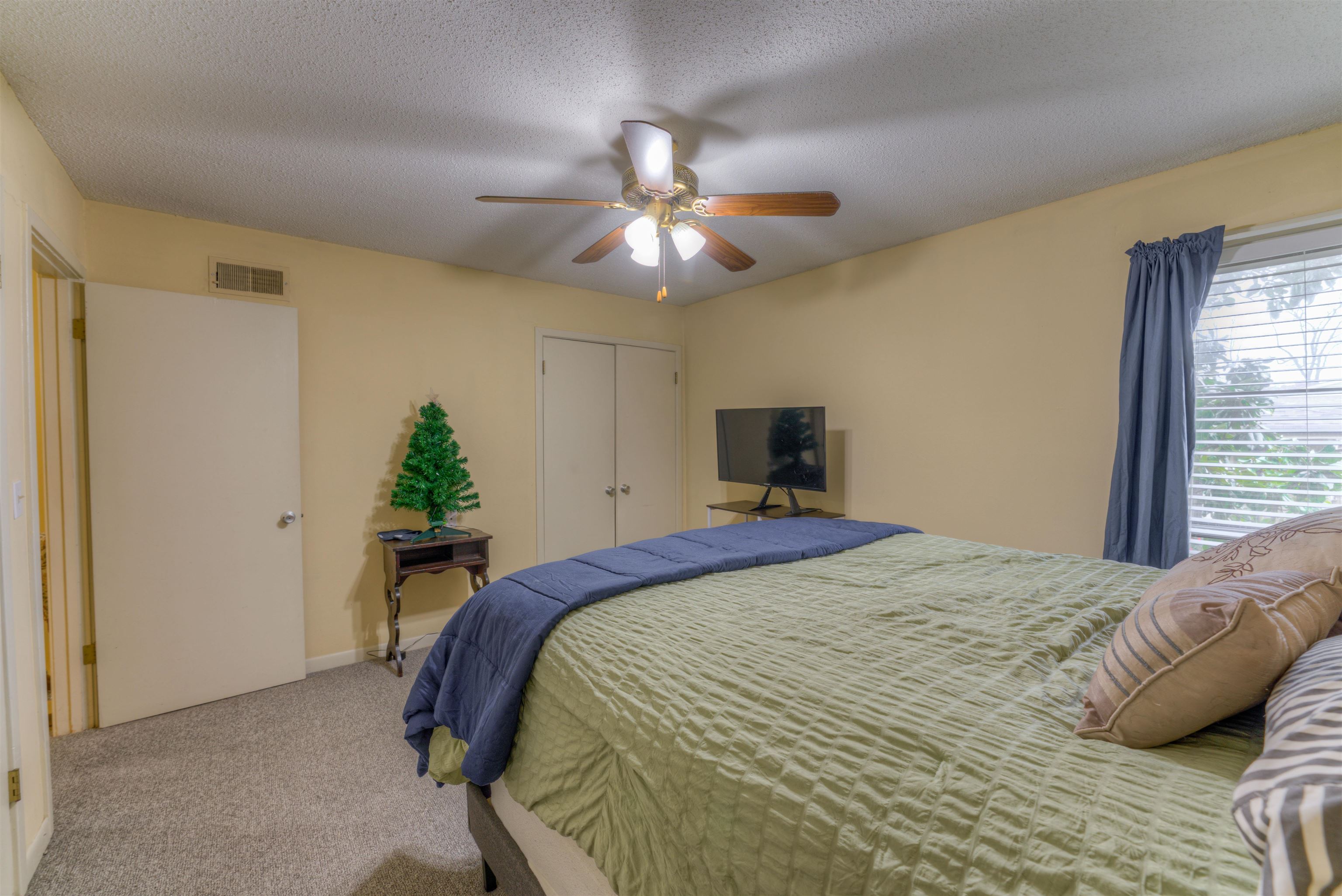 997 June Road Memphis, TN 38119 - Photo 18 of 30 a bedroom with a bed and a chandelier