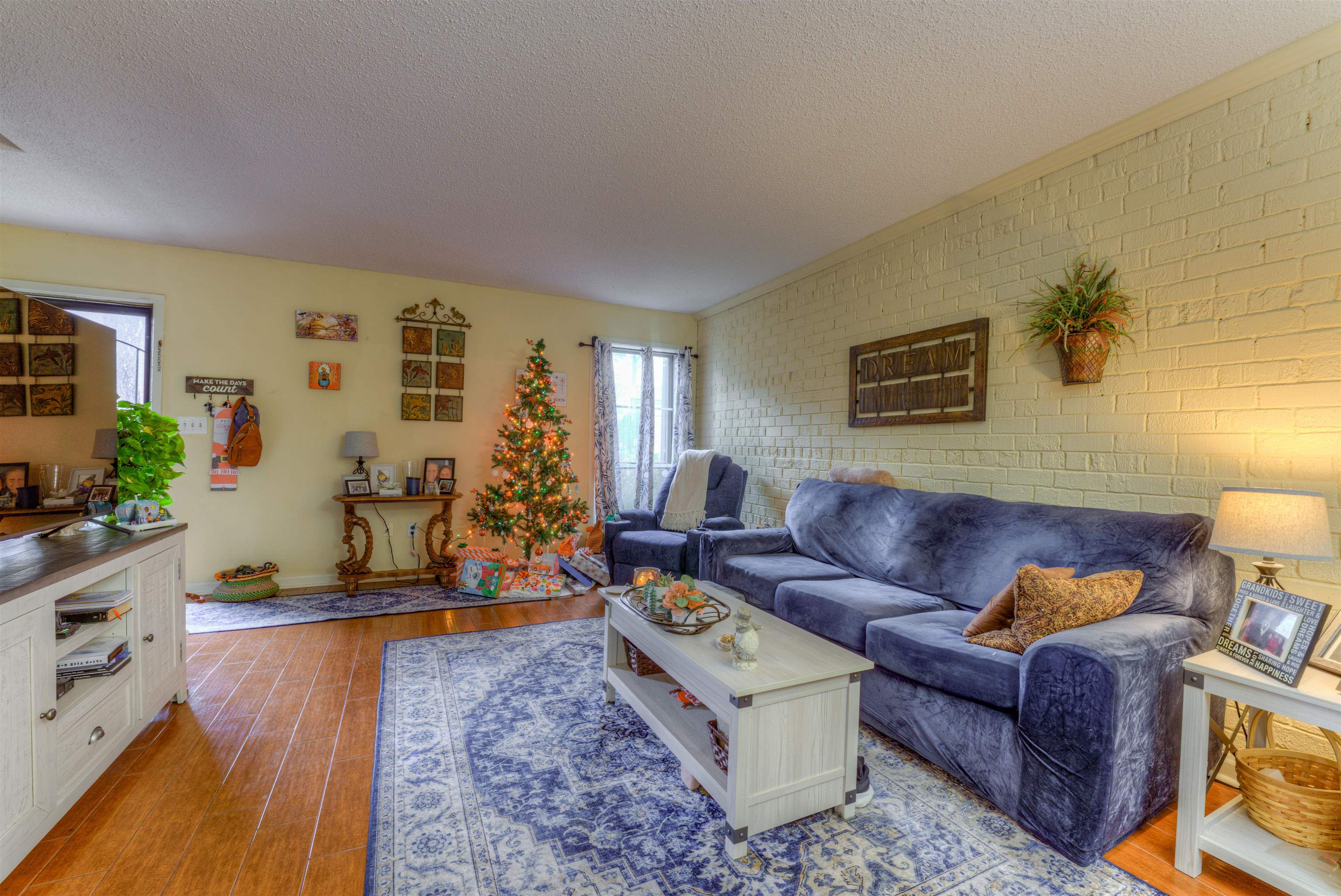 997 June Road Memphis, TN 38119 - Photo 3 of 30 a living room with furniture a lamp and a flat screen tv