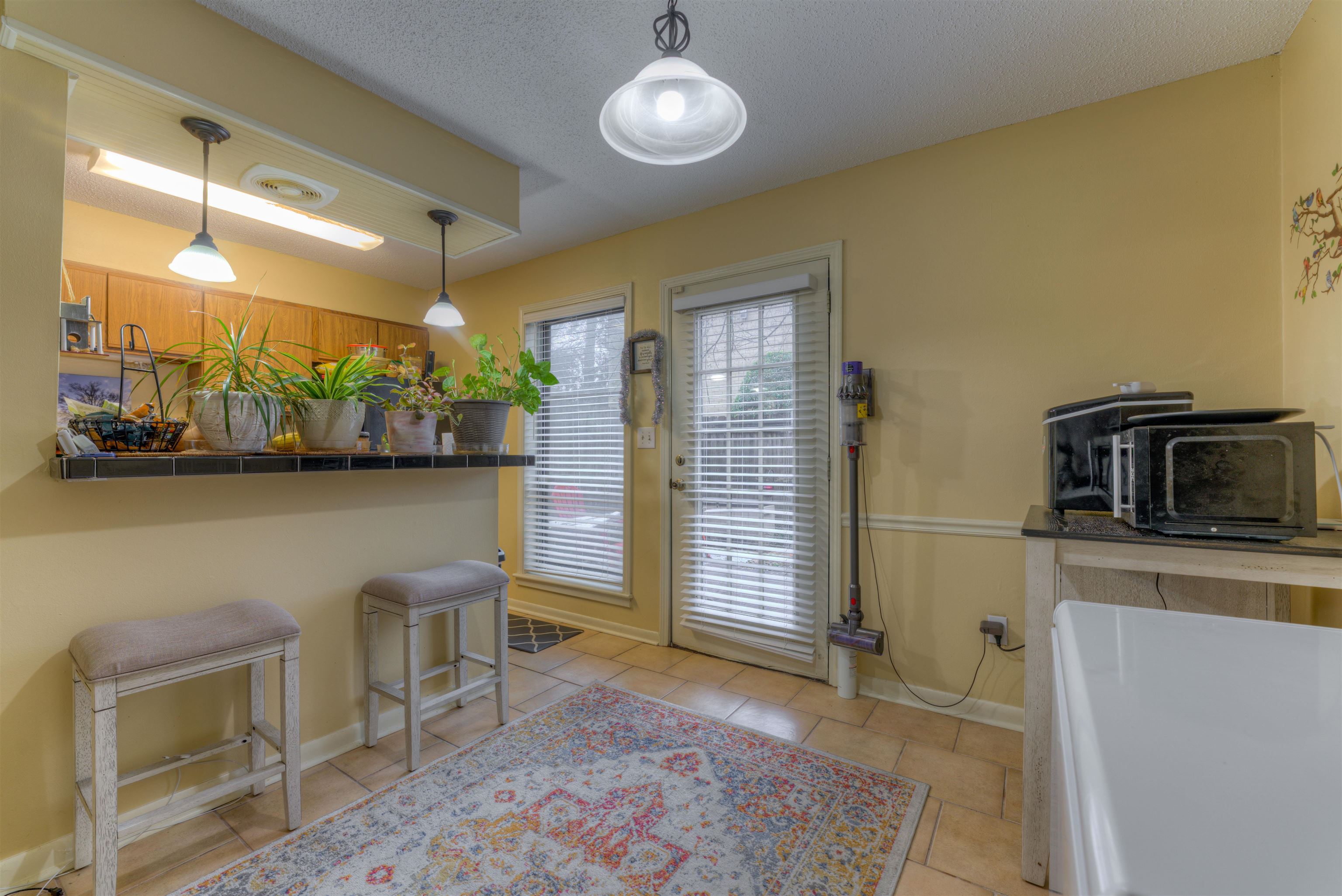 997 June Road Memphis, TN 38119 - Photo 9 of 30 a view of a livingroom with furniture and a window