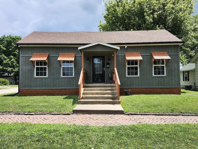 620 North Jackson Street Litchfield, IL 62056 - Photo 1 of 7