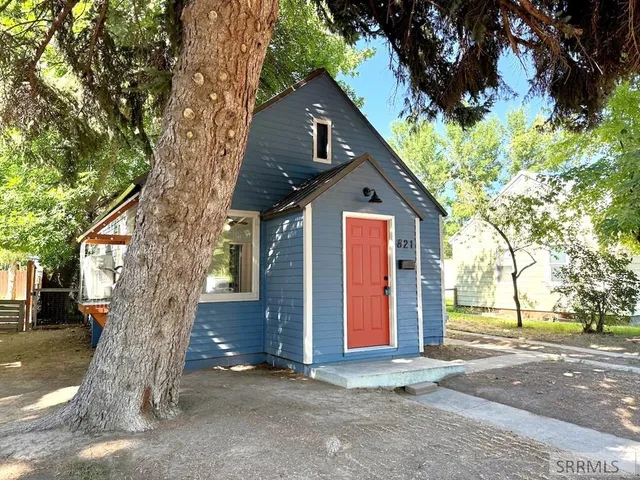 $209,900 | 821 10th Street, Idaho Falls, ID 83404