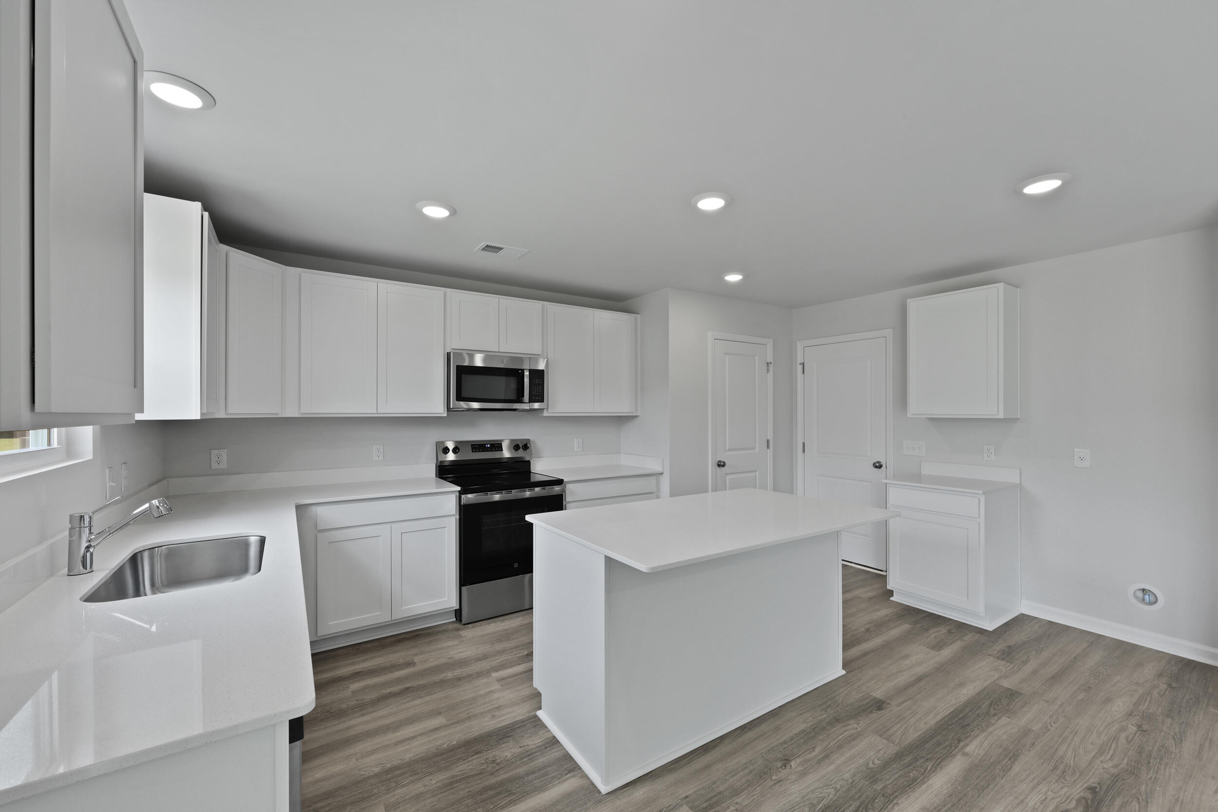 Kitchen w/ SS Appliances!