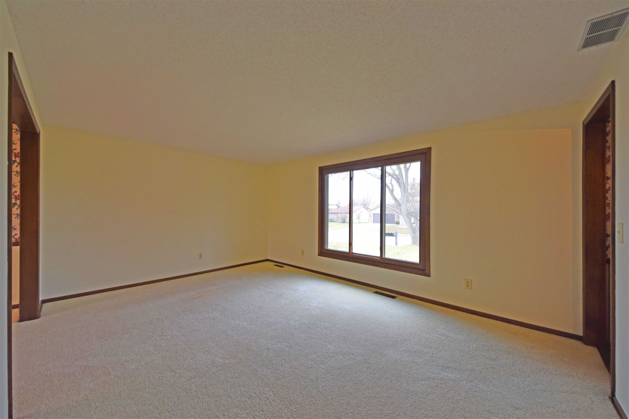 4315 Locust Spring Place Fort Wayne, IN 46804 - Photo 8 of 36 Gallery Image 8