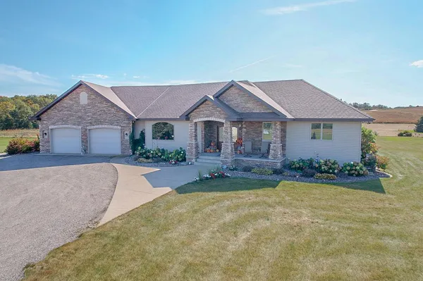 $1,000,000 | 21173 280th Street, Richmond, MN 56368