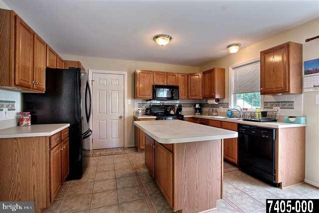 1619 Lilac Road York, PA 17408 - Photo 5 of 24